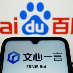 Baidu hace que el chatbot Ernie sea de código abierto.